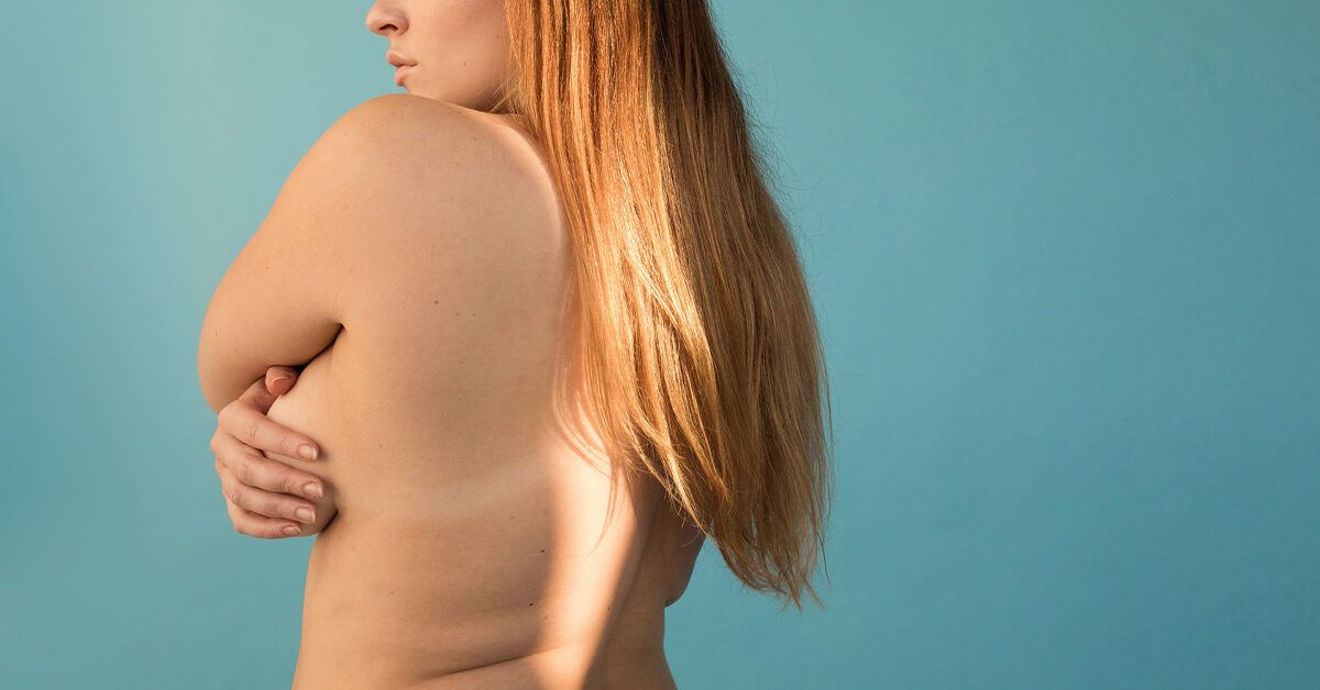 Foto de latin plus size woman naked from behind, concept of self