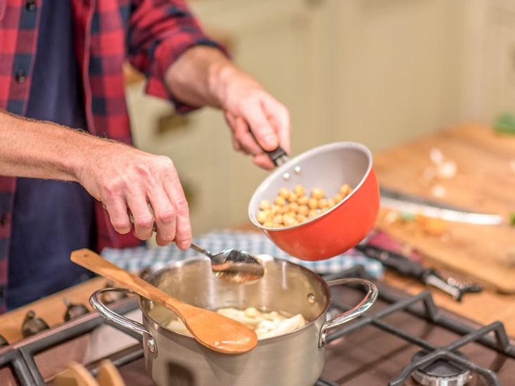 Chickpea Allergy Causes, Symptoms, Diagnosis, Treatment, and More