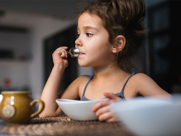 https://media.post.rvohealth.io/wp-content/uploads/2019/09/girl-eating-kitchen-table-breakfast-dinner-732x549-thumbnail.jpg