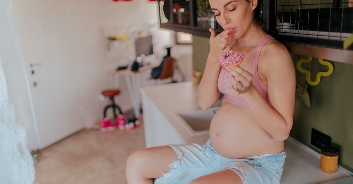 https://media.post.rvohealth.io/wp-content/uploads/2019/10/pregnant_woman_eating-1200x628-facebook.jpg