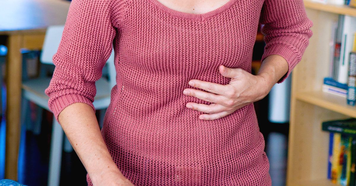 What Causes Pain in Right Side Under Ribs? Symptoms and Treatment