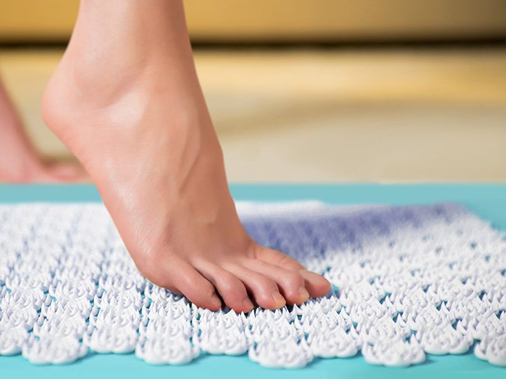 The Benefits of an Acupressure Mat & How to Use One at Home - Coveteur:  Inside Closets, Fashion, Beauty, Health, and Travel