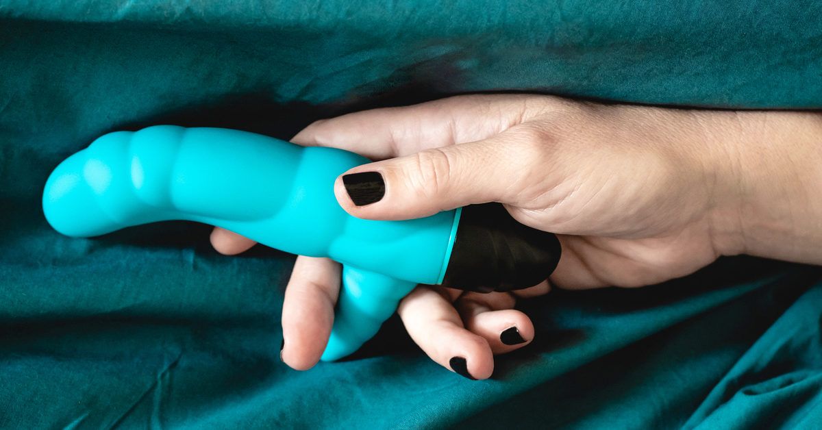 Woman Sex Porn Sex Toys - Sex Toys and STIs: 20 Facts About Risk, Safer Sex, Cleaning, More