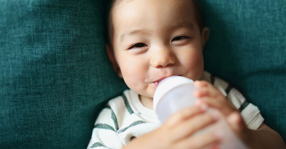 When should a baby be able to store hold their bottle