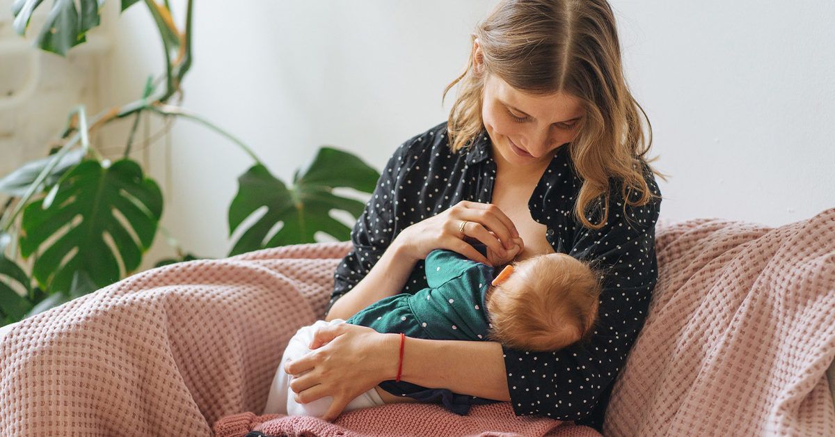 4 Must-Have Essentials Items For New Mothers During Breastfeeding