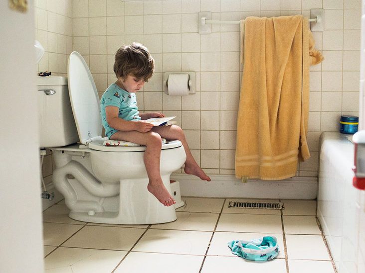Little girl sitting on the potty beside , Stock Video