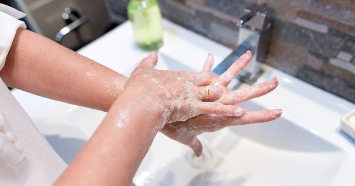 Hand-washing your dishes? This is how to spread the fewest germs