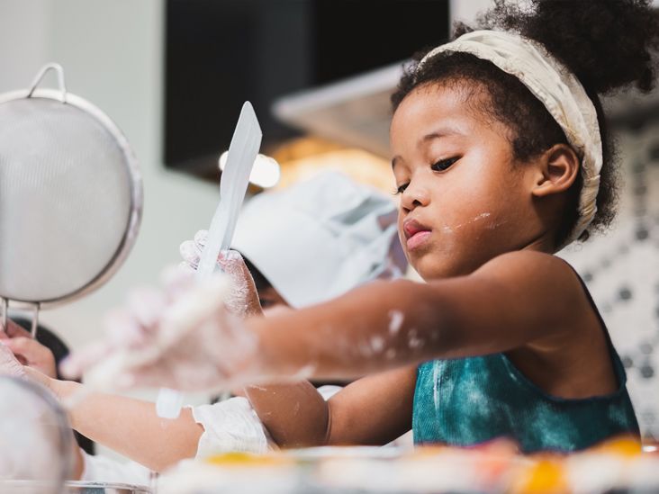 Easy Tricks to Teach Toddlers to Feed Themselves - Your Kid's Table