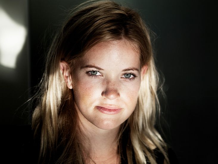 Spotlight Effect Definition, Examples, and Experiments