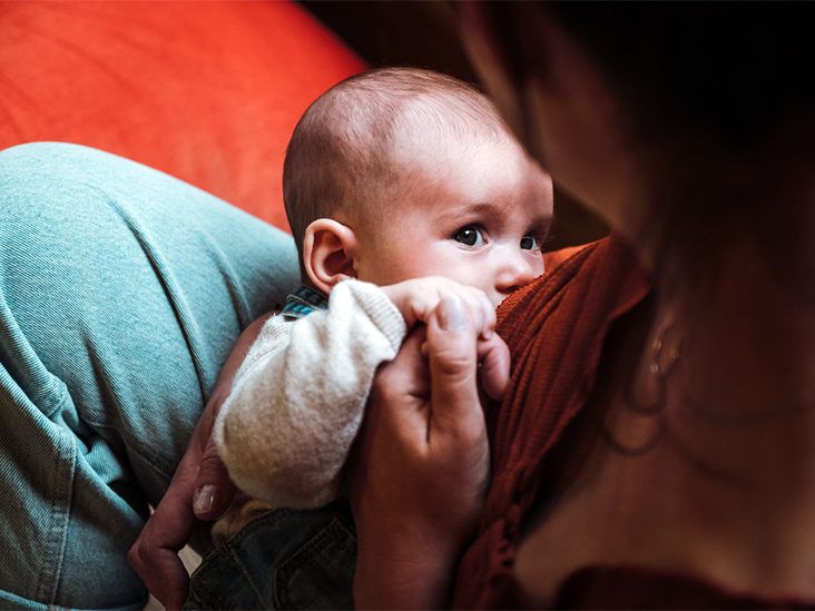 1-Week-Old Baby Feeding Schedule & Amounts - Motherly