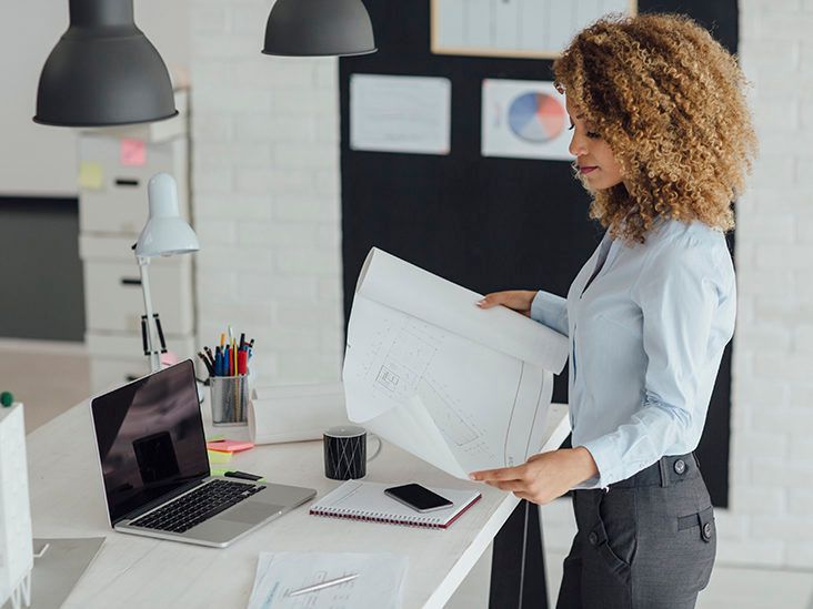 7 Benefits of a Standing Desk