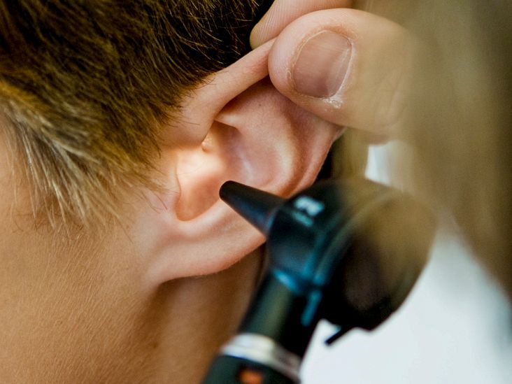 Examining_Patients_Ear_With_Otoscope-732x549-thumbnail.jpg