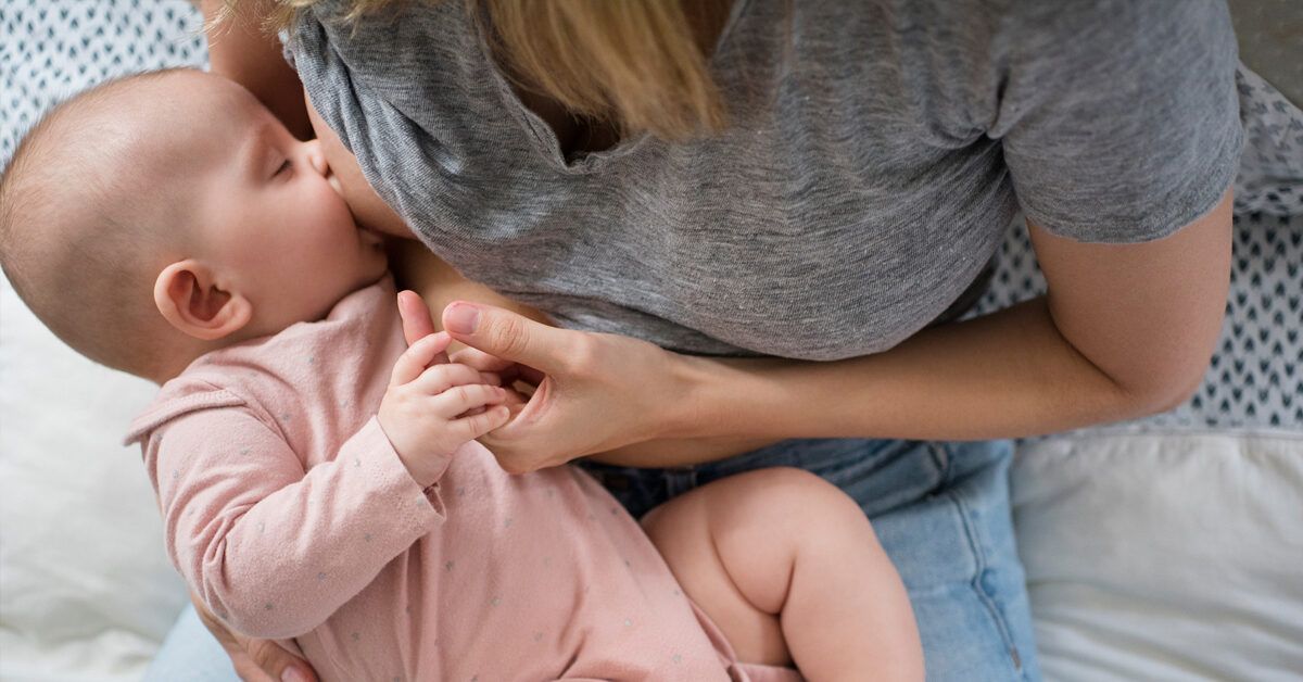 https://media.post.rvohealth.io/wp-content/uploads/2020/08/baby_breastfeeding_in_bed_with_mom-1200x628-facebook-1200x628.jpg