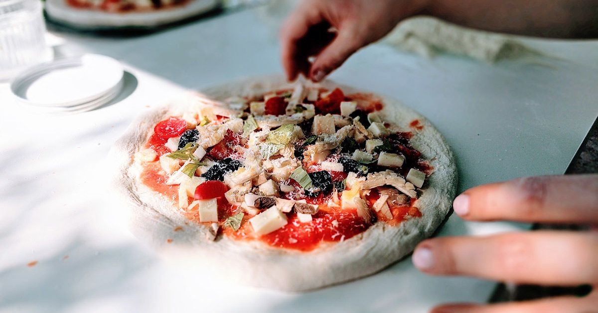 6 easy steps that will help you make your own pizza at home from scratch