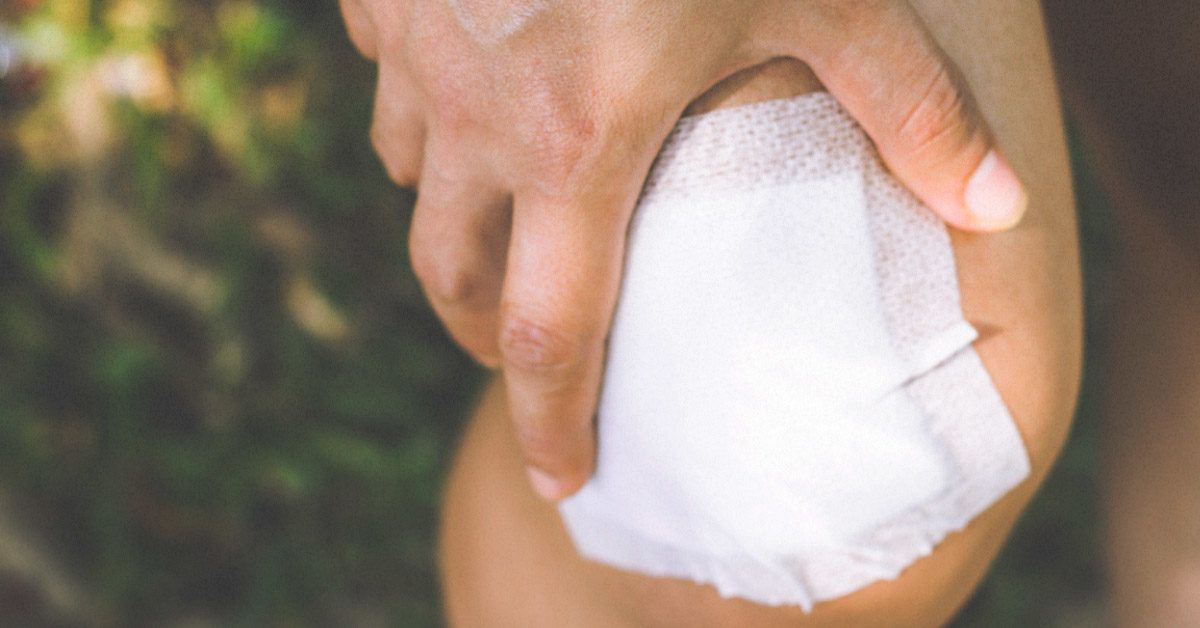 Infected Knee Symptoms, Causes, and Treatment