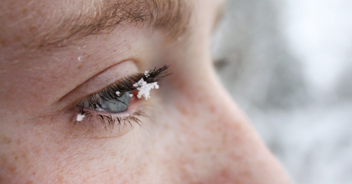 Ojos secos en invierno: Causas, tratamiento y prevención
