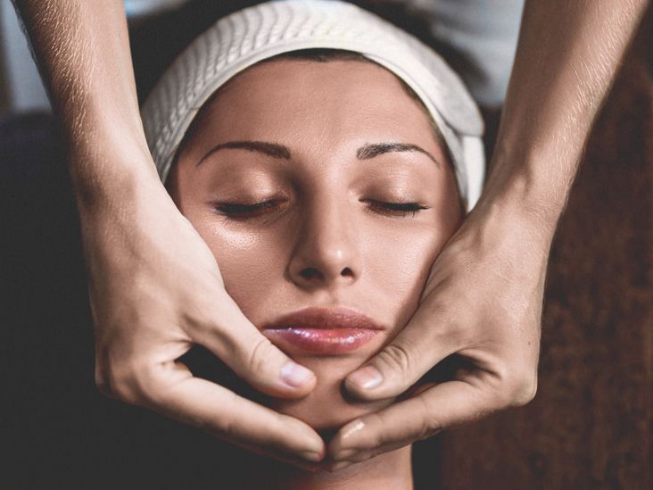 Do Massages Cause or Erase Wrinkles? This Aesthetician Expert Answers