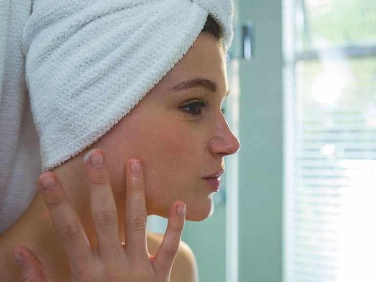 Grapeseed Oil for Skin Benefits, Uses, and Risks