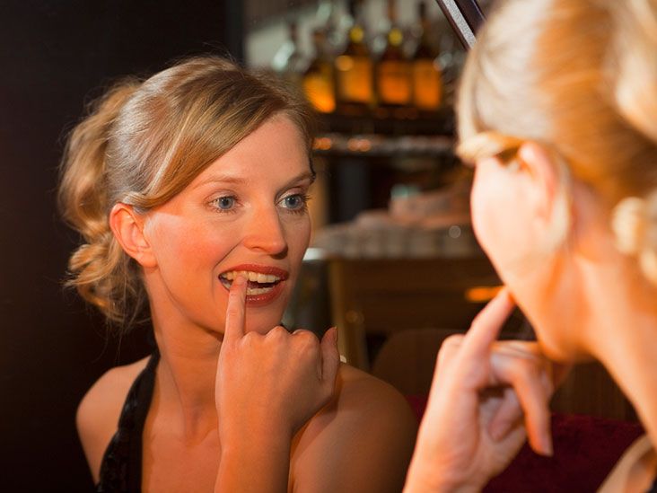 Swollen Gum Around One Tooth? No Pain? This Could Be A Huge Deal - r0thdx6
