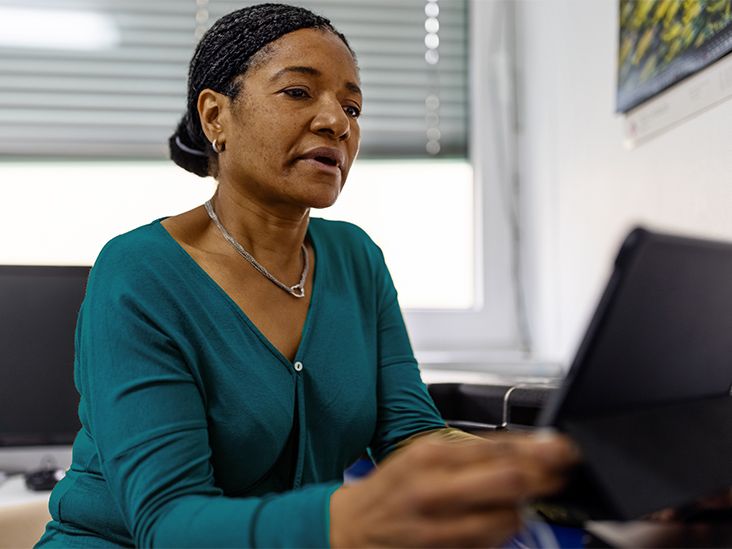 Stelara for Treating Crohn’s Disease: Dosing, Side Effects, and More