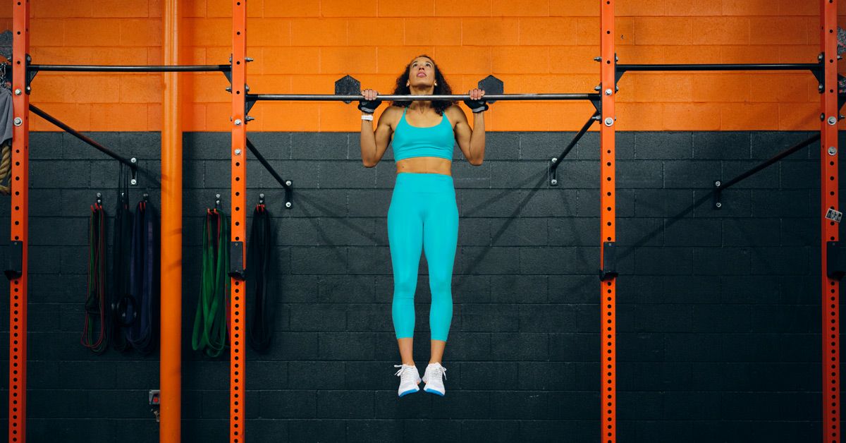 Pull-ups and leg extension: some useful tips to avoid injuires