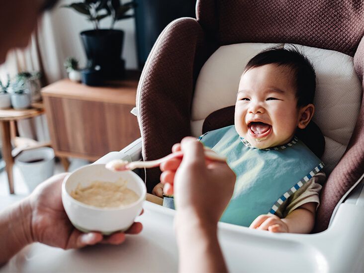 5 Essential Nutrients to Feed Babies After First 6 Month