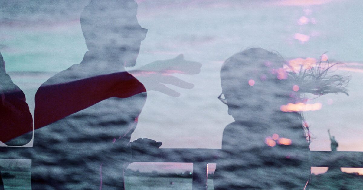 3 Signs Your Relationship Is Failing, According to a Therapist