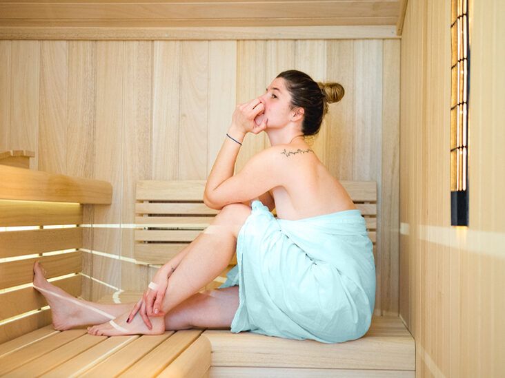 A COMPLETE GUIDE TO WHAT TO WEAR IN THE SAUNA