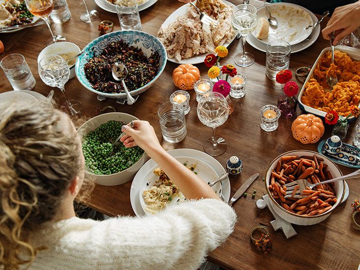 How to Avoid Feeling Bloated After Holiday Meals: 5 Easy Tips