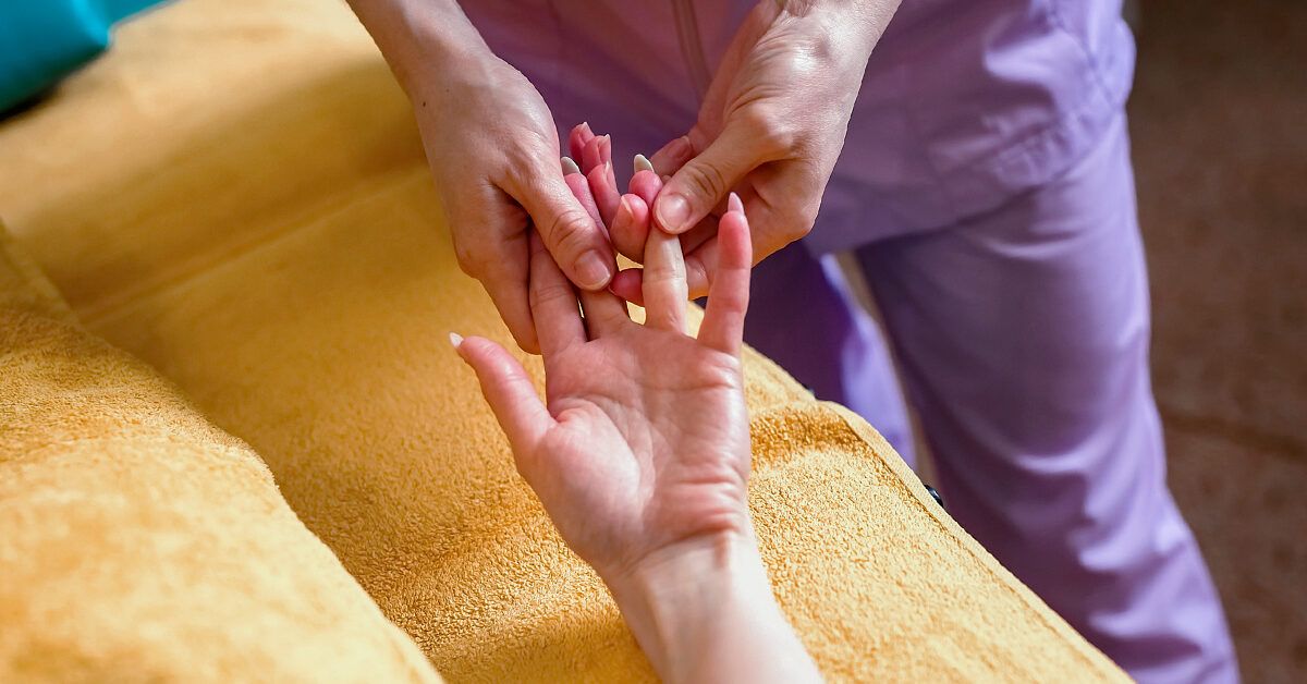 Finger Joint Replacement Procedure, Benefits, and Risks