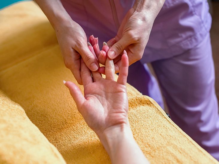 Finger Joint Replacement Procedure, Benefits, and Risks