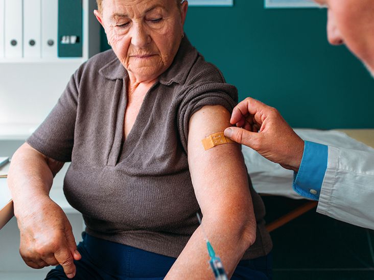 can-a-flu-shot-cause-pink-eye-all-about-eye-side-effects