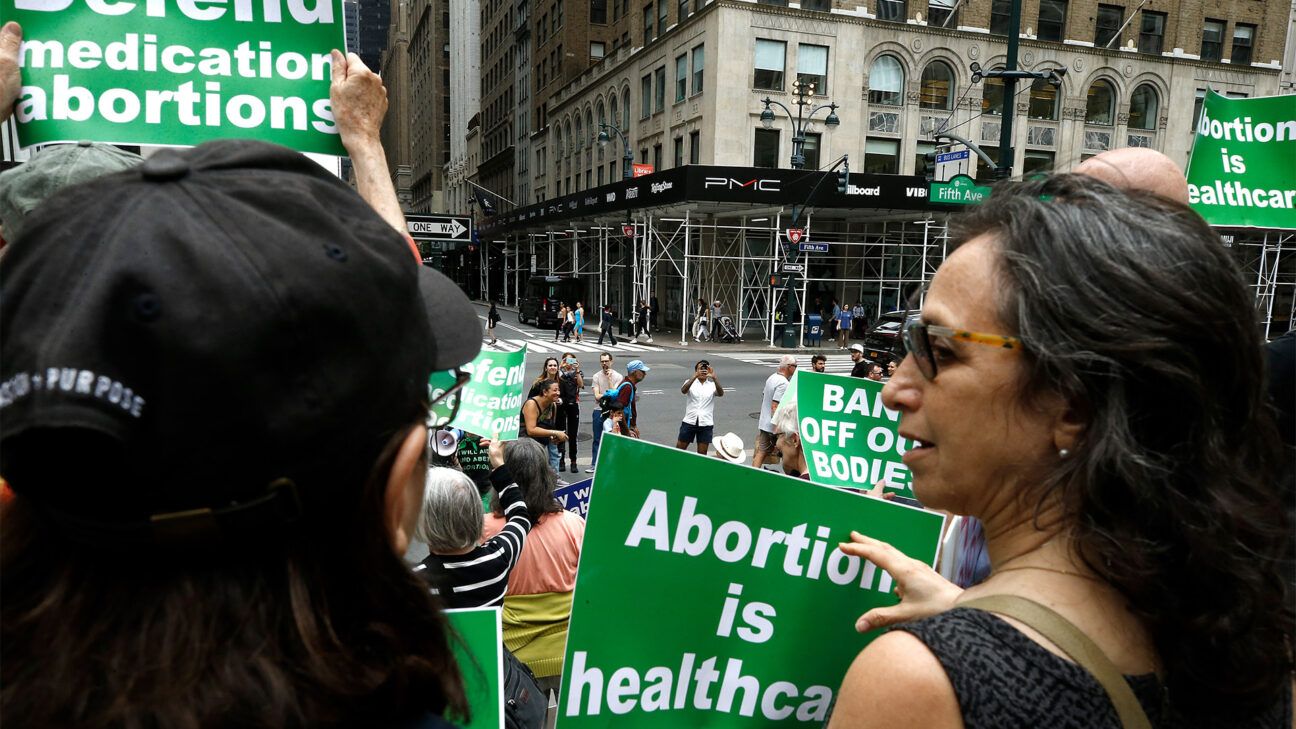 People seen protesting in favor of reproductive rights.