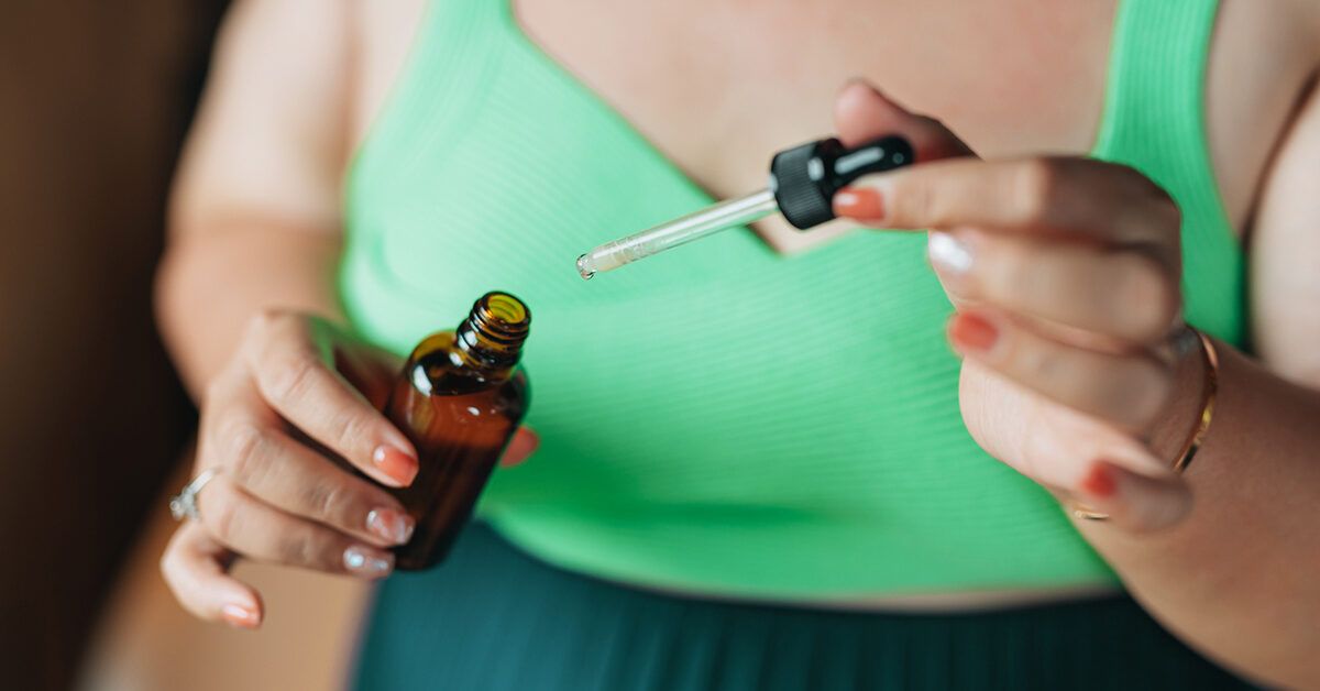 Castor Oil Packs for Endometriosis: Research, Benefits, Risks