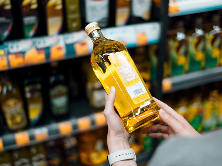 5 Best Healthy Cooking Oils, According to Nutritionists—and Which