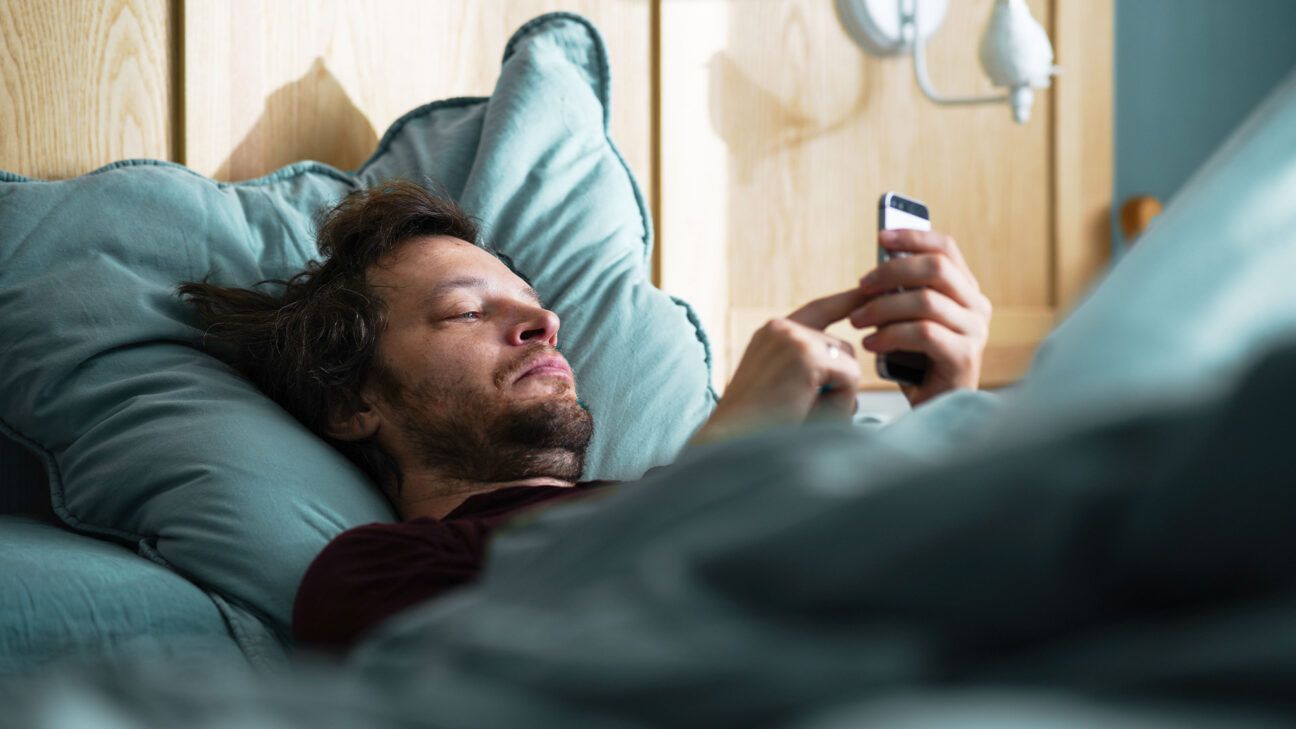 Could Hitting the Snooze Button Help You Feel More Rested