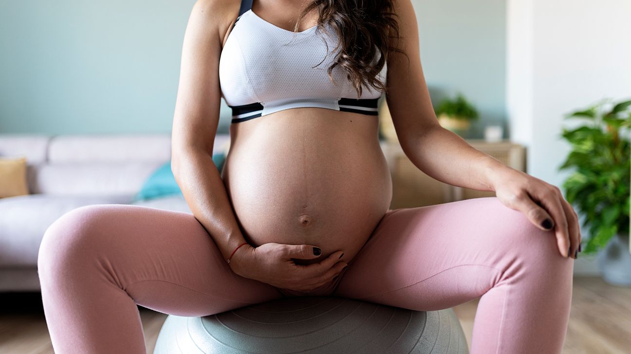 someone with gestational diabetes exercising during late pregnancy