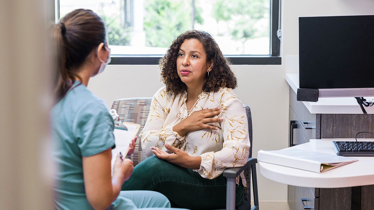 woman discussing HER2-negative breast cancer with her doctor-1