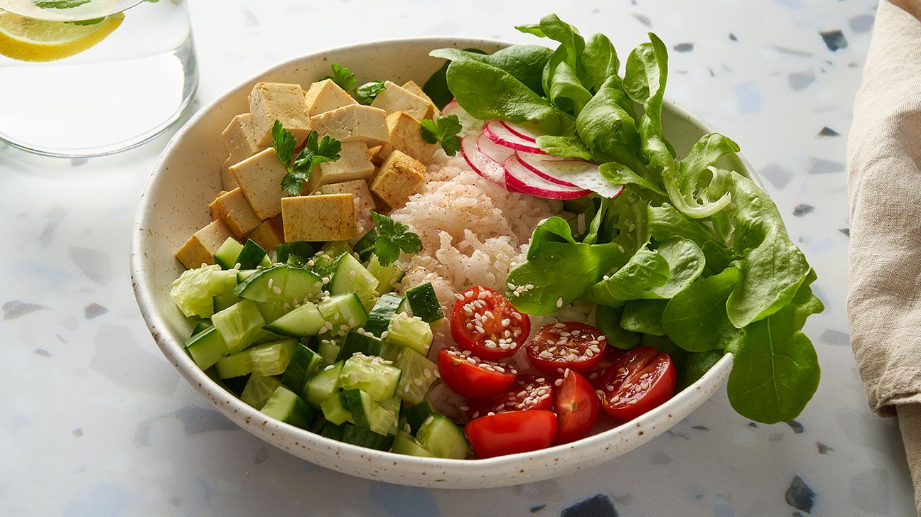 A salad bowl of low food map foods. 