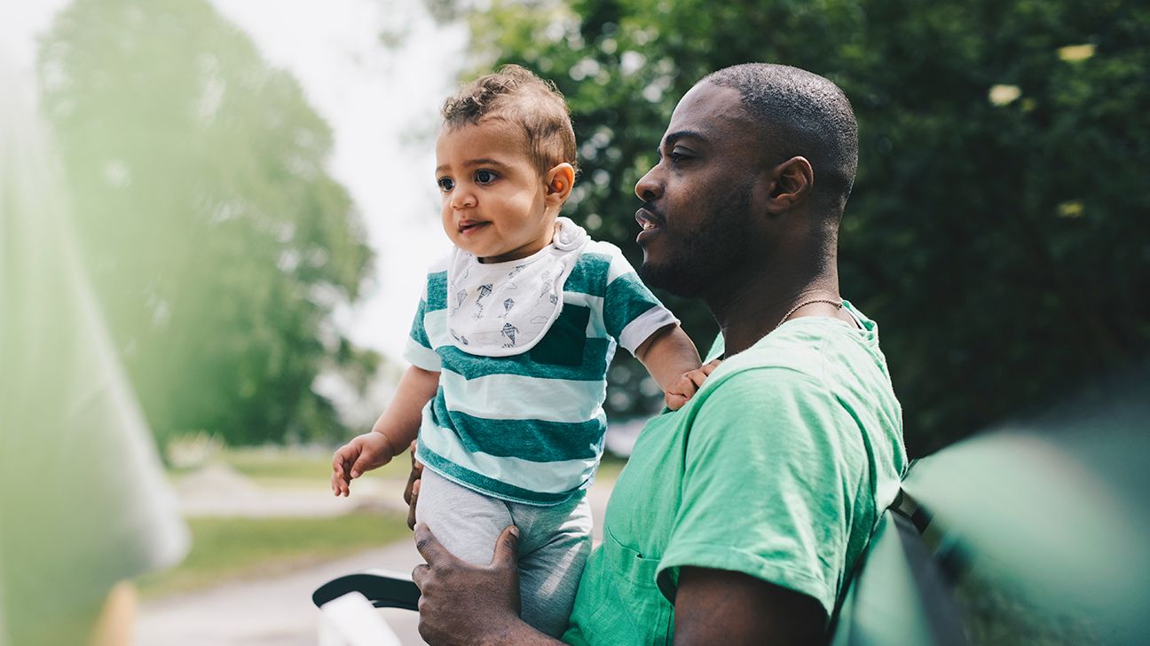 parent carrying a baby who has asthma-1