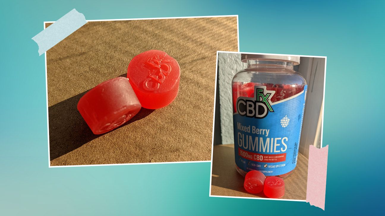 detailní záběr na CBDfx Mixed Berry CBD gumy a nádobu