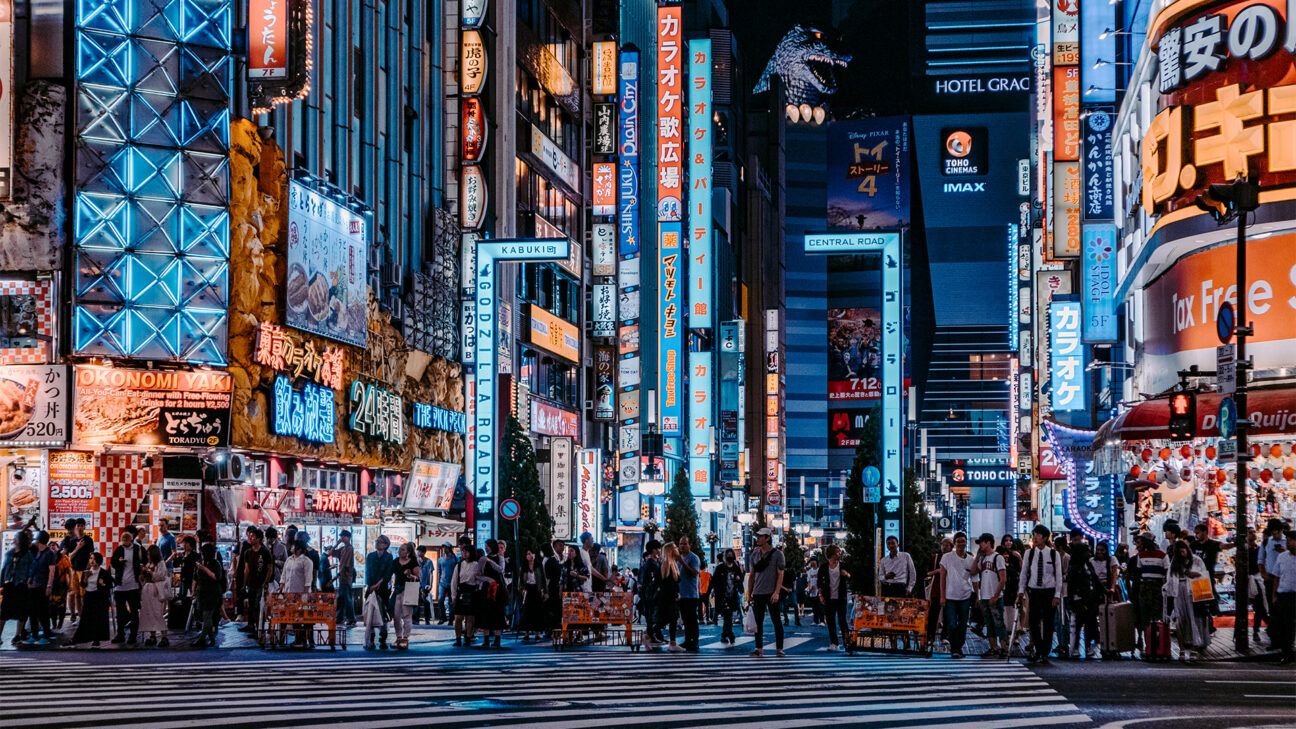 Street scene of Tokyo at night.