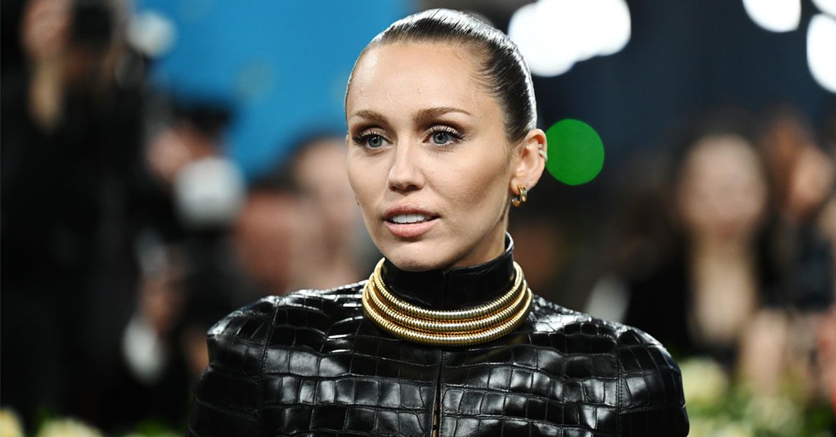 マイリー・サイラスの「耐え難い」卵巣嚢胞破裂：兆候は何ですか？