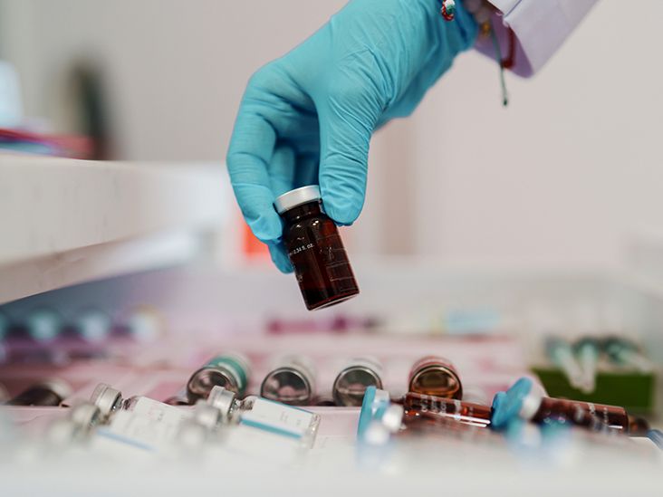 Corticosteroid Shots for Seasonal Allergies: Benefits and Risks