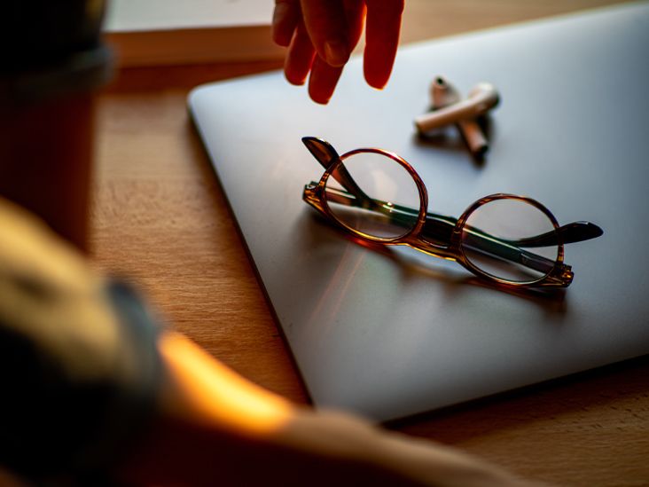 How to Manage Your Eye Health Away From Home?