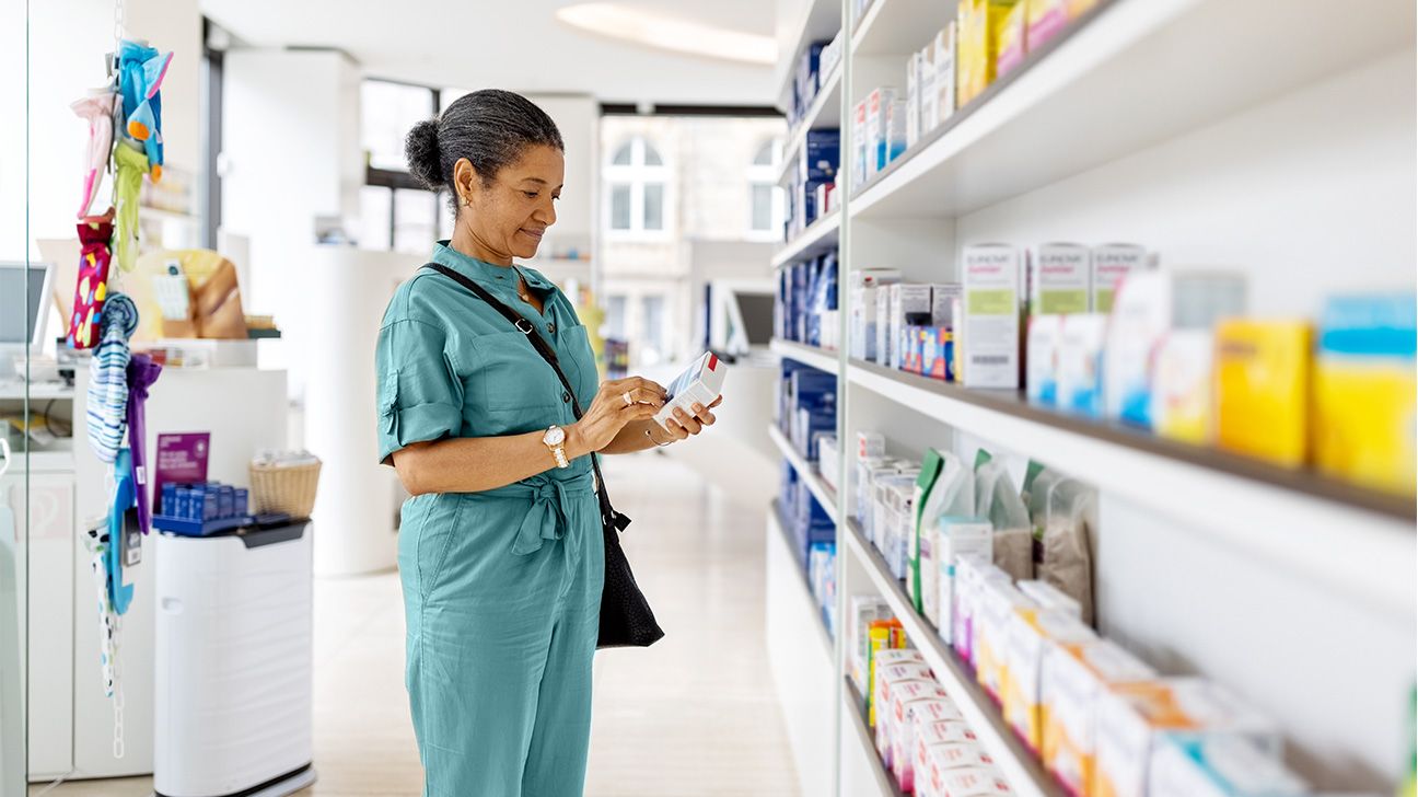 woman_shopping_pharmacy