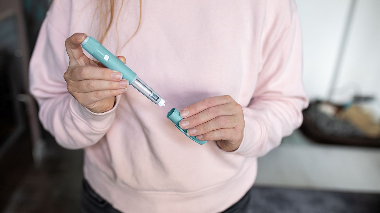 holding injection pen