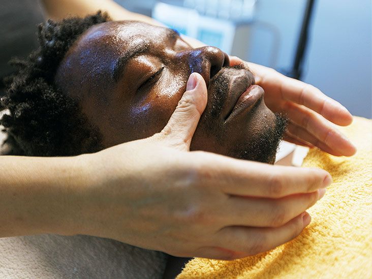 Facial Massage Benefits and How to Do It at Home