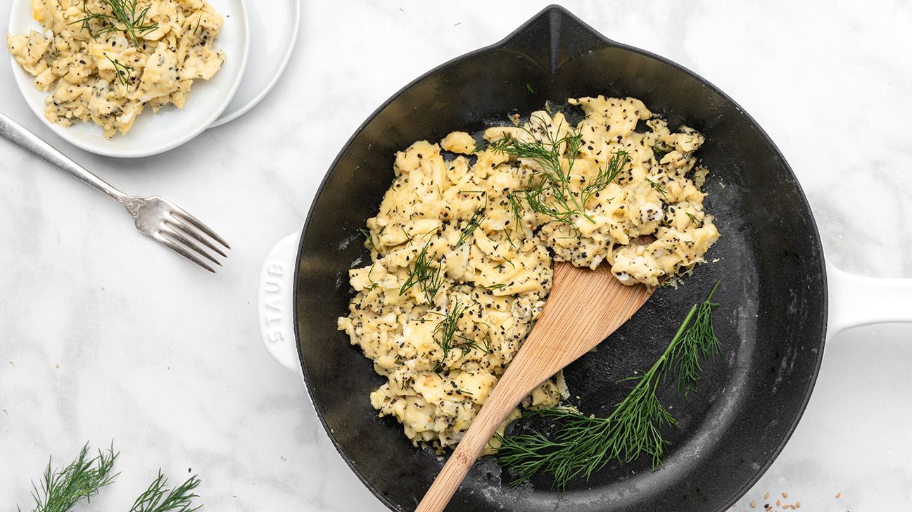 Egg scramble with everything bagel seasoning