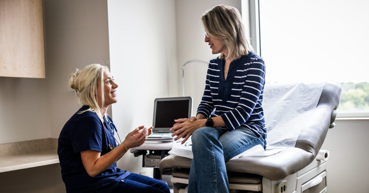 Menopause: ACOG Recommends Hormone Therapy for Hot Flashes and Mood - Healthline